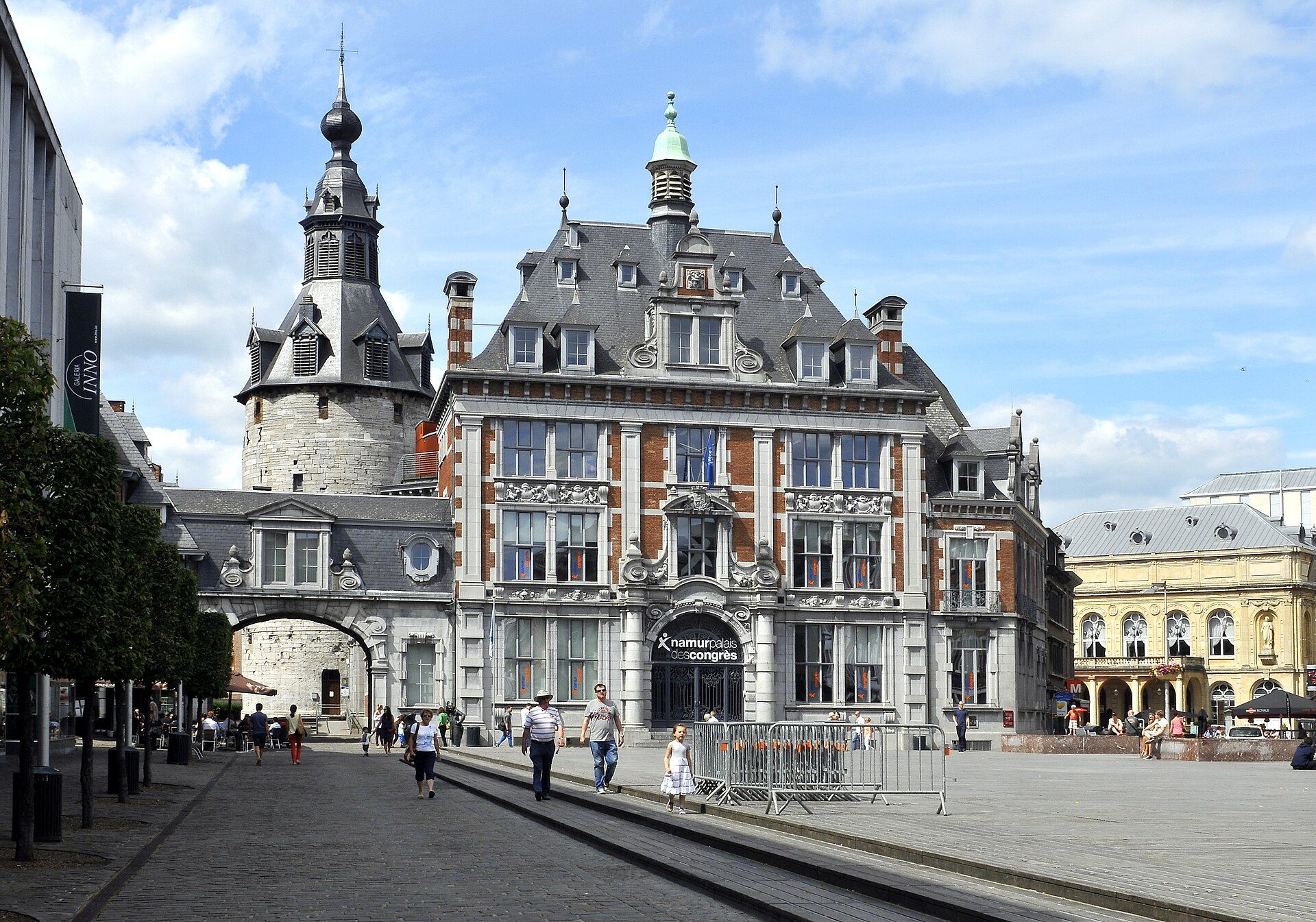 La place d'Armes à Namur et son beffroi